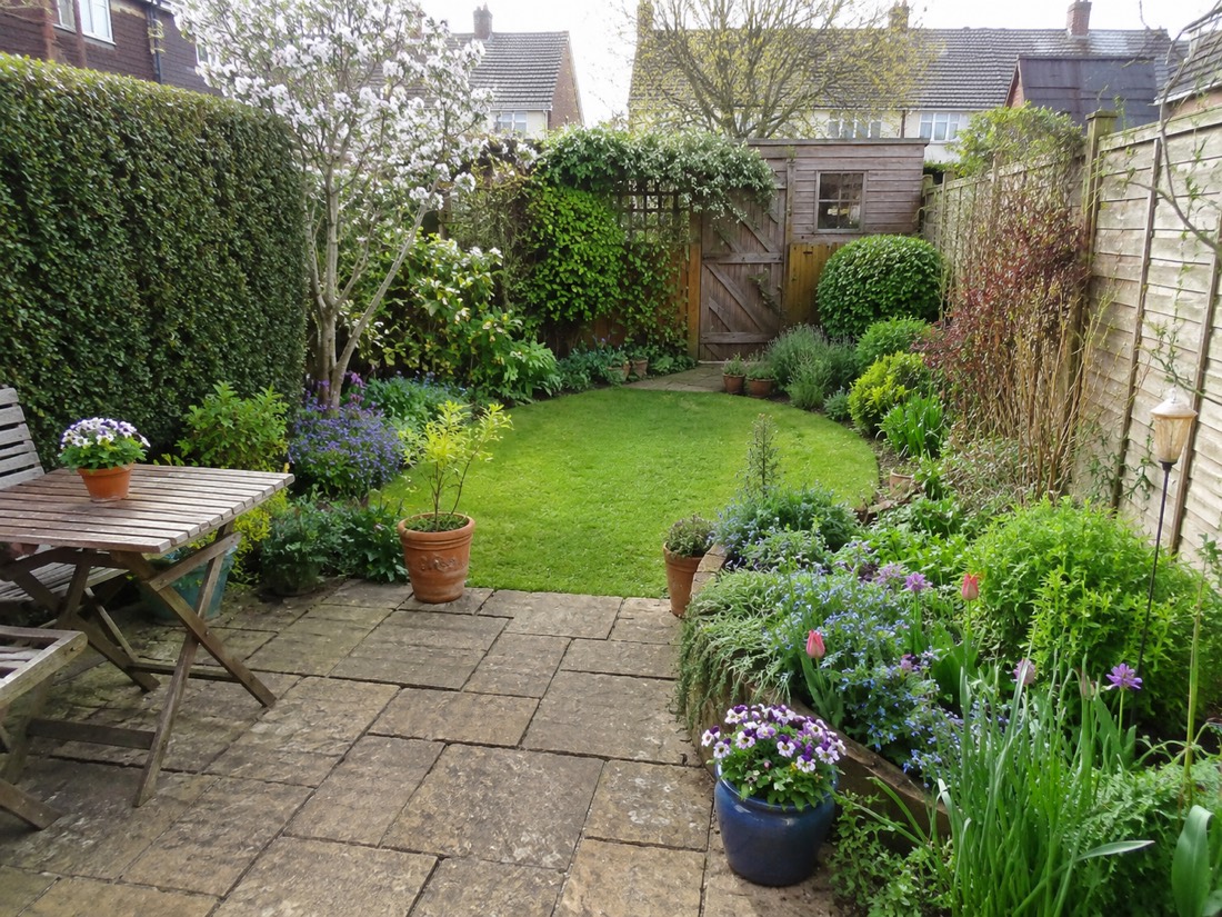 A well-tended, cared-for back garden